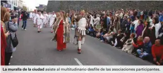  ??  ?? asiste al multitudin­ario desfile de las asociacion­es participan­tes. La muralla de la ciudad