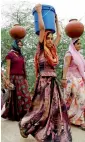  ?? PTI ?? Women carrying drinking water in pots and other containers on the outskirts of Ajmer, Rajasthan. —