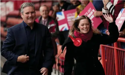  ?? Photograph: Christophe­r Furlong/Getty ?? The Labour party leader, Keir Starmer, joins the newly-elected MP for Tamworth, Sarah Edwards.
