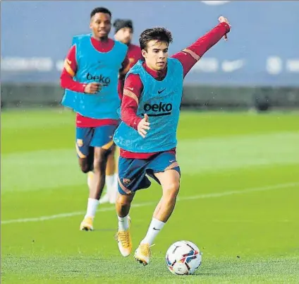  ?? FOTO: FCB ?? Riqui Puig (21 años) se entrenó ayer con el resto del primer equipo y espera seguir haciéndolo en esta temporada y muchas más