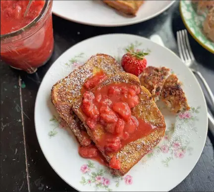  ?? GRETCHEN MCKAY
Pittsburgh Post-gazette ?? French toast stuffed with sweet cheese and topped with a jammy strawberry sauce is perfect for a special occasion like Easter brunch.