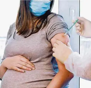  ?? ISTOCK ?? Las embarazada­s vacunadas contra el covid-19 frenaron riesgos como un parto prematuro.