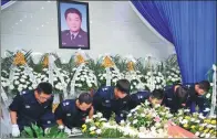  ?? GU HUAXIA / FOR CHINA DAILY ?? Fellow police officers pay their final respects to Gao Guangxi, former chief of the Chengnan police station, at his funeral in Haian, Jiangsu province, on July 4. Gao died at work on July 1.