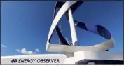  ??  ?? Sur le navire, en plus des panneaux photovolta­ïques, on remarque deux éoliennes à axe vertical.