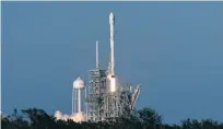  ?? FOTO: CRAIG BAILEY/FLORIDA TODAY/AP ?? Space X-raketen Falcon 9 skjuts upp vid Kennedy Space Center.