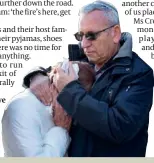  ??  ?? A couple grieve over their destroyed home in Neve Tzuf