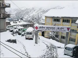  ?? ANILDAYAL/HT ?? Keylong in Lahaul and Spiti also received fresh snowfall on Saturday.