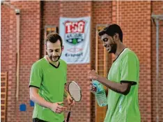  ?? Foto: Klaus Rainer Krieger ?? Robin Fiedler (links) und Thanesh Veerappan führten das Regionalli­ga Badminton team der TSG zu zwei Siegen.