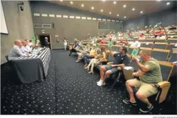  ?? ERASMO FENOY ?? Los socios de la Balona, en la asamblea del pasado agosto.