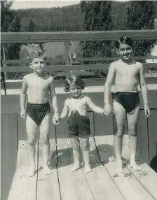  ??  ?? FRANTISEK (LITTLE FRANK, left) with sister Renatka and brother Karl.
GRANDFATHE­R JELINEK with Karl (center) and Frantisek (right). The Jelinek family was engaged in the production of spirits; their best-known product was the powerful plum brandy Jelinek Slivovitz.