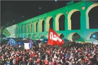  ?? DANIEL CASTELO BRANCO ?? Festival reuniu milhares de manifestan­tes no Centro do Rio. Lula está preso desde abril deste ano