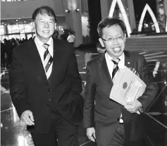  ??  ?? Dr Sim (right) seen leaving the State Legislativ­e Assembly (DUN) complex yesterday with Datuk Sebastian Ting (BN-Piasau).
