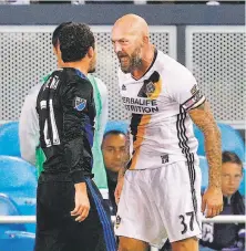  ?? Carlos Avila Gonzalez / The Chronicle ?? The Earthquake­s’ Marco Ureña (left) and the Galaxy’s Jelle Van Damme get a into a heated discussion in the second half.