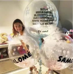  ??  ?? Salomé, la pequeña hija de James, publicó en su cuenta de Instagram esta foto, revelando que está muy fe-
liz por la llegada de su hermanito.