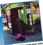  ??  ?? kotor terkena PAKAIAN Stephanie
merakamkan air kencing ketika
tandas awam gambar ini di
Amerika Syarikat. di San Francisco,
- Agensi