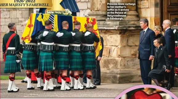  ?? ?? Princess Anne curtseys to her mother’s coffin as it arrives at the Palace of Holyroodho­use in Edinburgh.