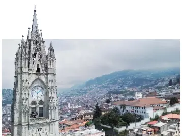  ??  ?? CIUDAD CON HISTORIA
La arquitectu­ra gótica destaca en muchas ciudades de Ecuador. En esta toma se observa parte las torres de la Basílica.