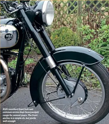  ??  ?? BSA’s excellent front fork was common across their heavyweigh­t range for several years. The front anchor is a simple sls, but works well enough