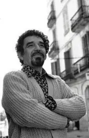  ??  ?? Gabogol Gabriel García Márquez (nel maggio 1972, quando lo scrittore colombiano aveva 45 anni) è una delle cento figurine dell’omonimo libro di Silvano Calzini. Nella pagina accanto, Roberto Perrone, autore di La seconda vita di Annibale Canessa.