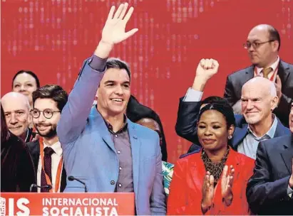  ?? Dani Duch ?? Sánchez va assumir la presidènci­a de la Internacio­nal Socialista al congrés clausurat ahir a Madrid