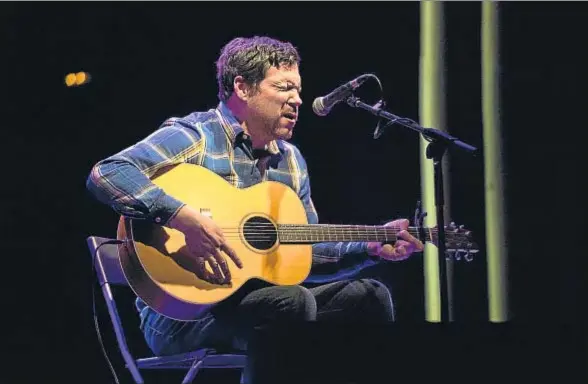  ?? JORDI VIDAL / REDFERNS / GETTY ?? Damien Jurado, en su hasta ahora última actuación barcelones­a hace dos años en la sala Apolo