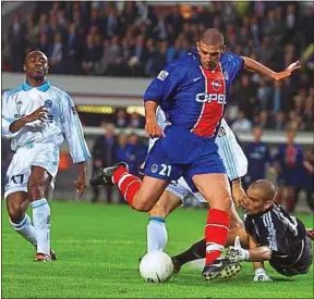  ??  ?? Bruno Rodriguez a marqué avec le maillot du PSG lors du classico en 1999.