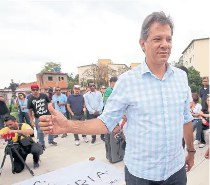  ?? Amanda perobelli/reuters ?? En San Pablo, Haddad tuvo ayer un encuentro con grupos culturales