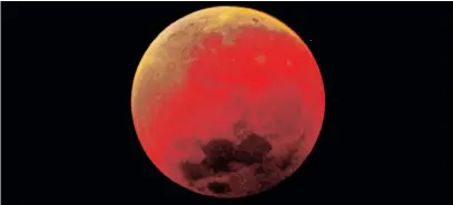  ?? | ARMAND HOUGH African News Agency (ANA) ?? A SUPER Flower Blood Moon lunar eclipse made its mark over The Mother City on Monday morning. A lunar eclipse is visible when the Sun, Earth, and Moon align so that the Moon passes into Earth’s shadow.