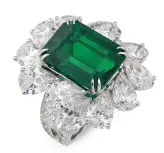  ??  ?? Emerald & Diamond ring from Artinian Co. Ltd