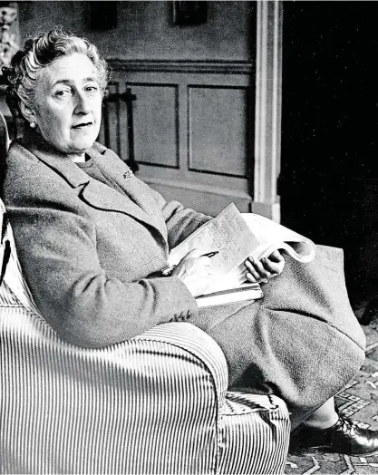  ?? Agatha Christie v březnu 1946 ve svém domě v Devonshiru. FOTO PROFIMEDIA ?? Dáma.