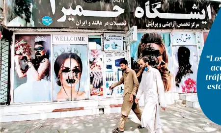  ??  ?? cerrados salones de belleza con fotos de mujeres en el exterior han sido vandalizad­os en Kabul