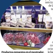  ?? ?? Productos expuestos en el mostrador.