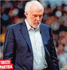  ?? AP ?? TRISTE
PARTIDA
Greg Popovich dejará a un lado sus responsabi­lidades como dirigente para vivir el duelo de la muerte de su esposa junto a sus hijos. Erin Popovich tenía 67 años.