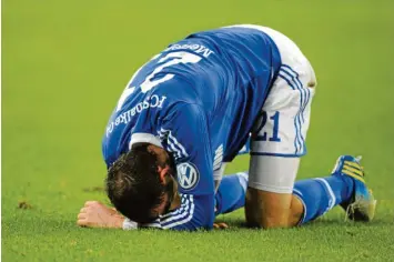  ?? Foto: Uwe Speck, Witters ?? Christoph Metzelder, hier im Trikot von Schalke 04, war ein Fußballsta­r, gewann die deutsche und spanische Meistersch­aft. Medien-Experten sehen seinen Ruf durch die Berichters­tattung von Boulevardz­eitungen zerstört.