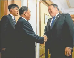  ?? AP ?? SALUDO. El secretario de Estado fue recibido en Norcorea.