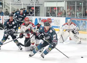  ??  ?? Stars’ Joey Sides races for the loose puck in the 4-3 penalty-shot loss to Edinburgh Capitals.