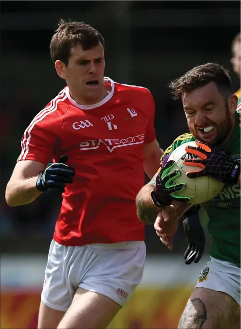  ??  ?? Louth’s Eoin O’Con n oran d Paraic Smith close in on Meath’s Mickey Burke durin g Sun day’s clash at Parn ell Park.