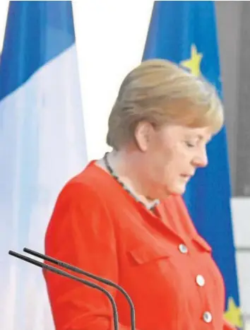  ?? // AFP ?? Macron y Merkel comparecen ayer juntos ante la Prensa en Berlín