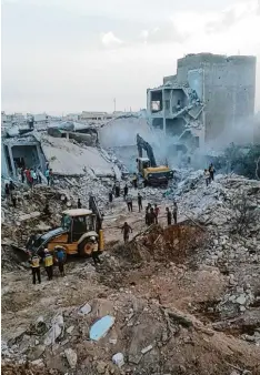  ?? Foto: Syrian Civil Defense White Helmets/dpa ?? Bei Luftangrif­fen auf Zardana in Syrien sind Anfang Juni mindestens 44 Menschen ge tötet worden, darunter auch Kinder.