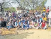  ?? PTI ?? Locals stage a protest in Unnao district on Thursday.