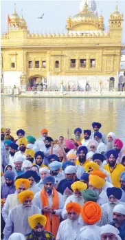  ?? — AFP ?? Canada’s defence minister Harjit Singh Sajjan (centre) visits the Golden Temple in Amritsar on Thursday.