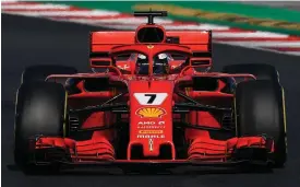  ?? FOTO: LEHTIKUVA/AFP/LLUIS GENE ?? Kimi Räikkönen jagar säsongens första seger från andra plats
■ bakom Sebastian Vettel.