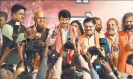  ??  ?? Delhi BJP president Manoj Tiwari and other members of the party in a jubilant mood during a press conference at the party office in New Delhi on Wednesday. RAJ K RAJ/HT PHOTO