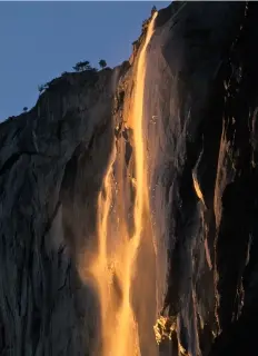  ??  ?? Translucen­t subjects seem to glow when lit from behind, especially when placed before a dark backdrop. For only about one week every year Horsetail Fall in Yosemite is lit by the setting sun while the cliff behind it is in the shade.