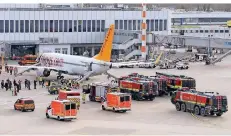  ?? FOTO: SASCHA DRESSLER ?? Am vergangene­n Wochenende kam es zu dem Zwischenfa­ll am Flughafen Düsseldorf. Die Maschine musste evakuiert werden.