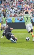  ?? FOTO: AFP ?? Schaulaufe­n zum 2: 0: Nigerias Ahmed Musa (rechts).