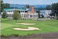  ??  ?? en ESTA fotografía de archivo del viernes 2 de octubre de 2020, golfistas juegan en el Club de Golf Trump National en Bedminster, Nueva Jersey