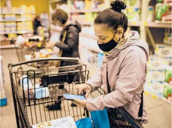  ?? ROSEM MORTON/THE NEW YORK TIMES 2020 ?? Instacart shopper Jane Singer shops in Harrisburg, Pennsylvan­ia. The grocery delivery startup changed its leadership, slashed its valuation and shifted its strategy after sales slowed.