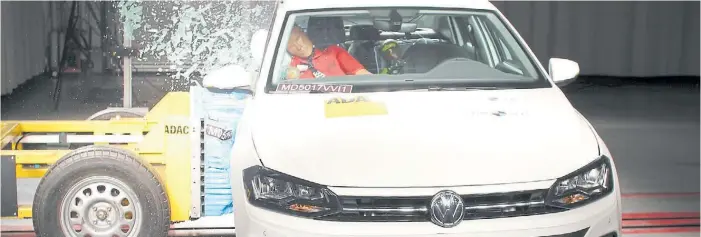  ??  ?? Volkswagen Virtus. Máxima calificaci­ón (5 estrellas) tanto para la seguridad de un ocupante adulto como para un niño en su silla infantil asegurada en la plaza trasera.