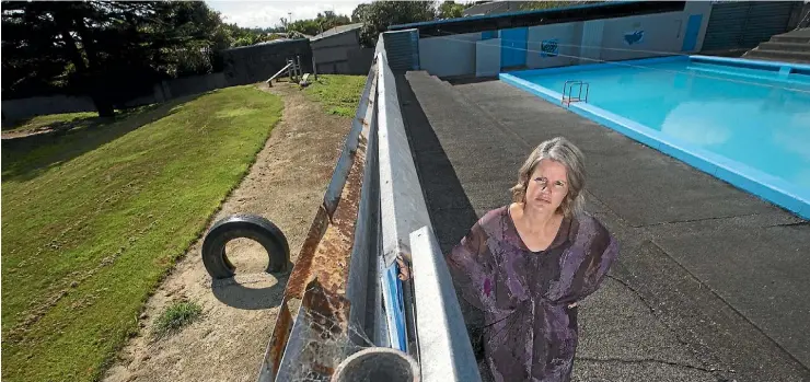  ?? PHOTO: MURRAY WILSON/STUFF ?? Feilding Intermedia­te principal Diane Crate has issued a safety warning after interrupti­ng a group of teenagers having a late-night swim in the school pool.